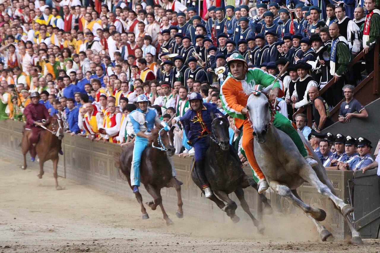 Palio_di_Siena_2_luglio_2010.jpg